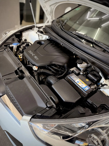 Hyundai Veloster 1.6 130cv At - foto 4